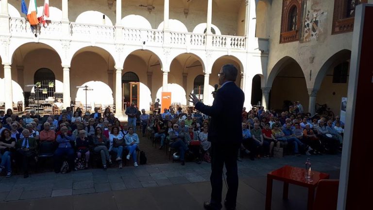 CIRCOLO DEI LETTORI - La casa delle luci - Comune di Novara